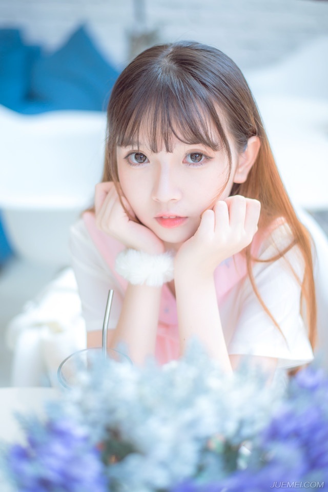 戏，这么演，叫戏，那么演，也叫戏，这一场下了，那一场上来，看戏的，是自己，上台的，也是自己。你是自由的，你有权利以自己的方式表达自己的路。他人喜不喜欢你走出来的路，不是你的事情，因为，毕竟，你没有强迫任何人。